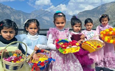 चमोली: फूलदेई पर्व पर बच्चों ने फूलों से सजाई देहरियां–