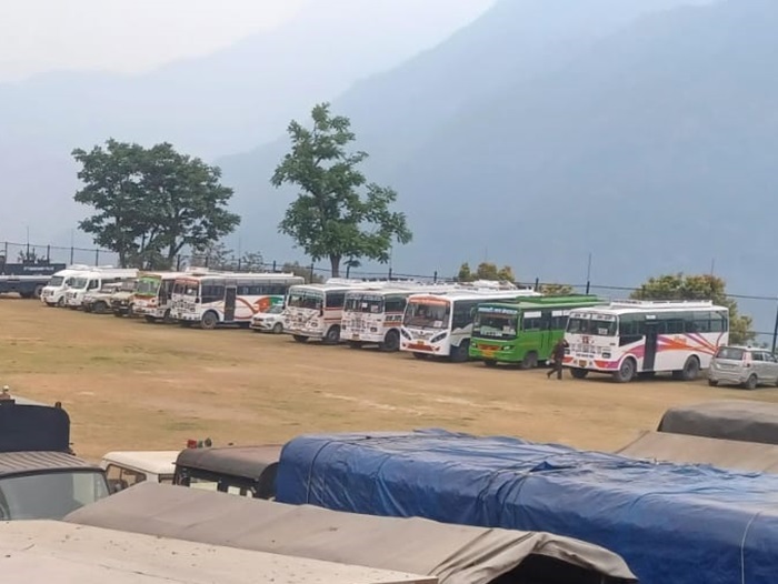 पुलिस मैंदान में जमा होने लगे वाहन-