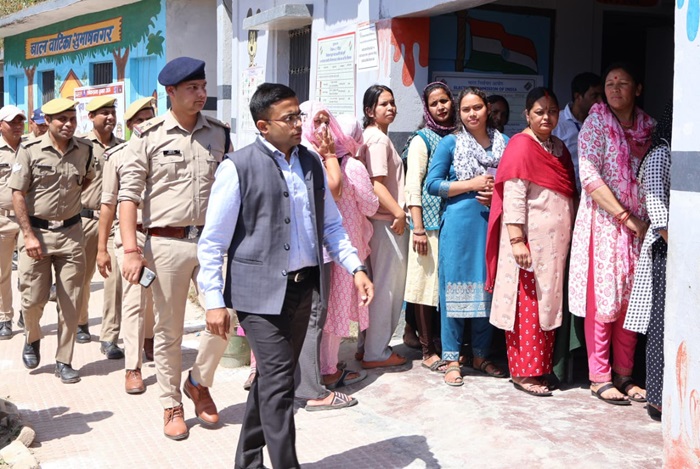 जिला निर्वाचन अधिकारी हिमांशु खुराना