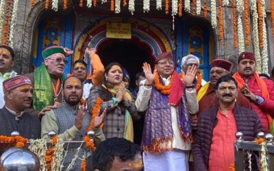 आस्था: ग्यारहवें ज्योर्तिलिंग केदारनाथ धाम के कपाट खुले, हेलीकॉप्टर से हुई फूलों की वर्षा–