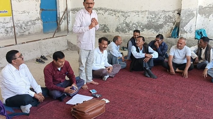 धरना स्थल पर बैठक