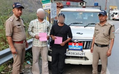 चमोली: चेतावनी के बावजूद अलकनंदा के तेज बहाव के पास सेल्फी ले रहे दो युवकों का पुलिस ने किया चालान–