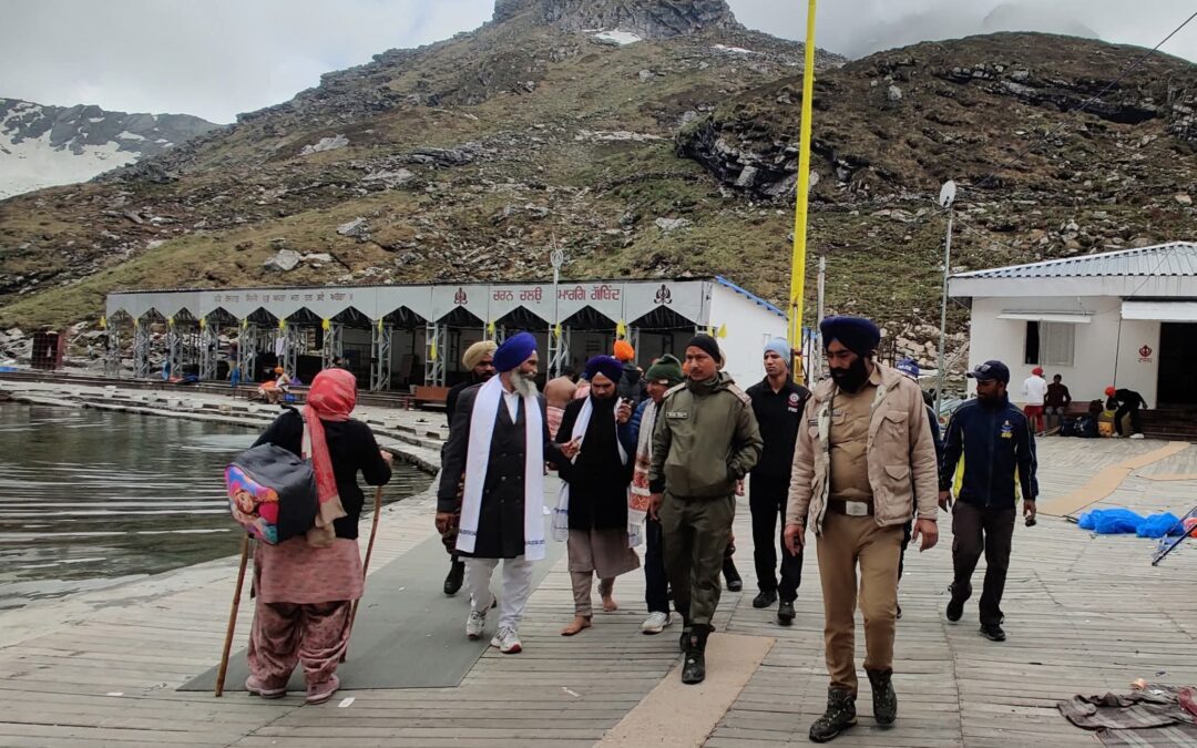 चमोली: हेमकुंड साहिब के आस्था पथ पर पुख्ता होगी सुरक्षा व्यवस्था, बैठक हुई–