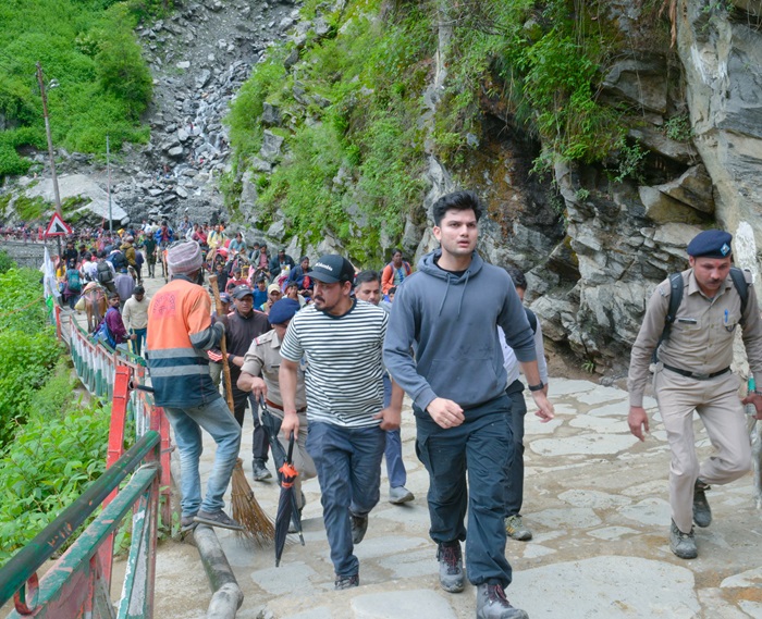 नवनियुक्त डीएम प्रतीक जैन