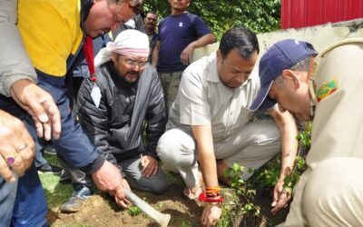 “एक पेड़ मां के नाम” अभियान के तहत बीकेटीसी अध्यक्ष हेमंत द्विवेदी ने बदरीनाथ में किया पौधरोपण–