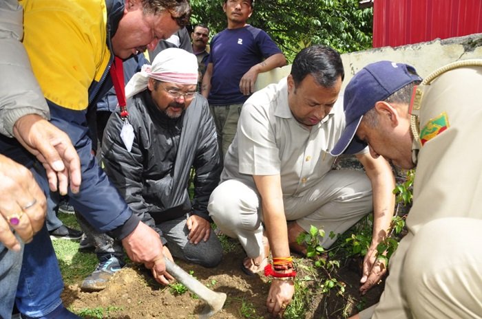 “एक पेड़ मां के नाम” अभियान के तहत बीकेटीसी अध्यक्ष हेमंत द्विवेदी ने बदरीनाथ में किया पौधरोपण–