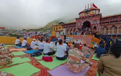 योगाभ्यास: बदरीनाथ, केदारनाथ धाम और नृसिंह मंदिर में किया योगाभ्यास, भव्य कार्यक्रम हुए आयोजित–