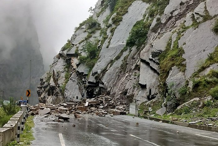 अलर्ट: केदारनाथ में भारी बारिश होने से सोनप्रयाग में रोके गए तीर्थयात्री–