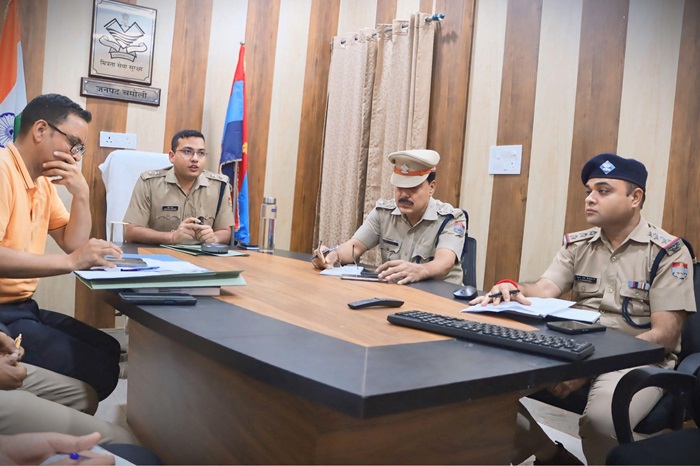 समीक्षा: त्रिस्तरीय पंचायत चुनाव से निपटने के लिए चमोली पुलिस प्रशासन भी तैयार, एसपी ने की समीक्षा बैठक–