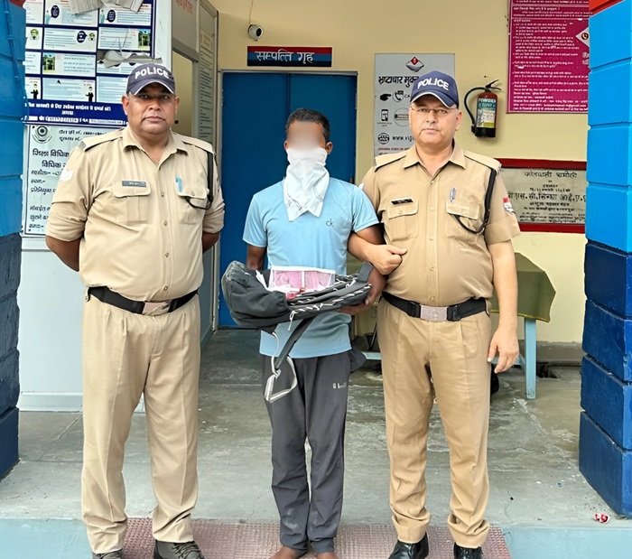 पुलिस गिरफ्त में अवैध चरस तस्कर
