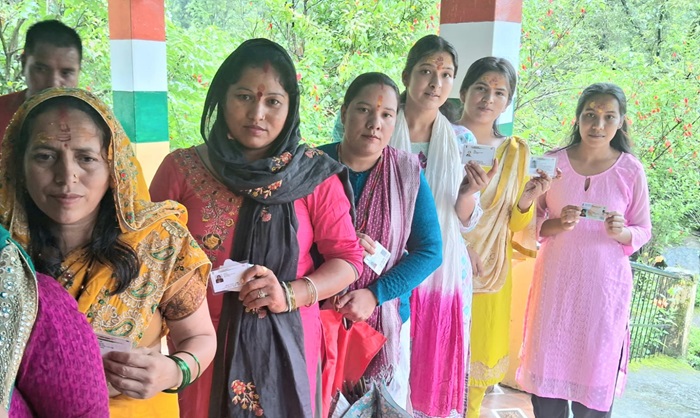 चमोली: चमोली जनपद में 71 ग्राम प्रधान निर्विरोध हुए निर्वाचित, मतपेटियों में बंद हुआ 2403 प्रत्याशियों के भाग्य का फैसला–