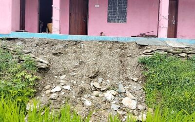 आपदा: भूस्खलन से किमोठा गांव को खतरा, पैदल रास्ता भी ध्वस्त, तीन परिवारों ने घर छोड़े–