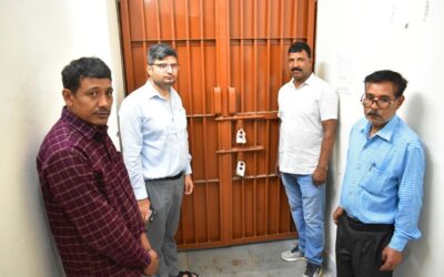 चमोली: जिला​धिकारी संदीप तिवारी ने किया ईवीएम वेयर हाउस का निरीक्षण–