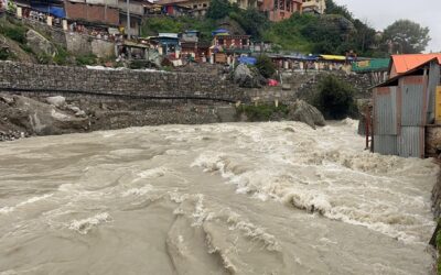 चमोली: बदरीनाथ में उफान पर बह रही अलकनंदा, जलमग्न हुआ गांधीघाट–