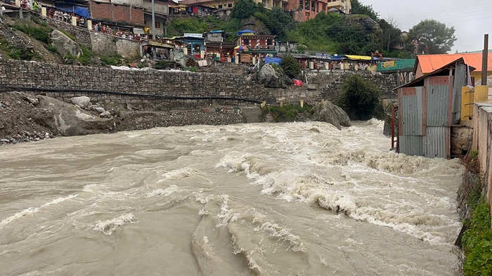 बदरीनाथ में बढ़ा अलकनंदा का जलस्तर-