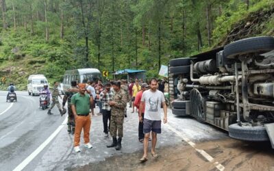 दुर्घटना: बदरीनाथ हाईवे पर सोनला में सैन्य कर्मियों को ले जा रही बस सड़क पर पलटी–