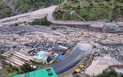 मुसीबत: मलारी हाईवे पर तमक नाले मेें बहा पुल, नीती घाटी का संपर्क कटा, अंधेरे में ढूबा जोशीमठ–