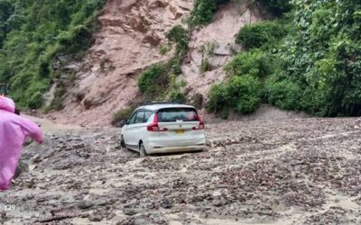 बारिश का कहर: मलबे में दबे घर, पति-पत्नी लापता, दो घायल, 15 से 20 जानवर मलबे में दबे–