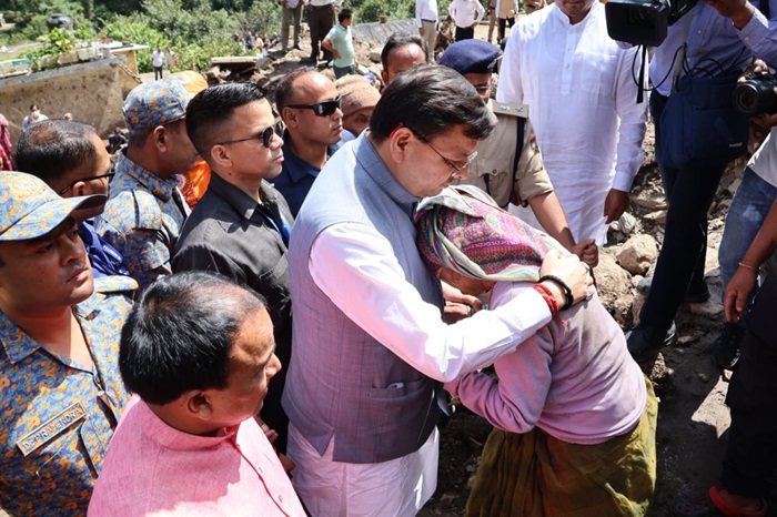 रो पड़ी आपदा प्रभावित महिलाएं-