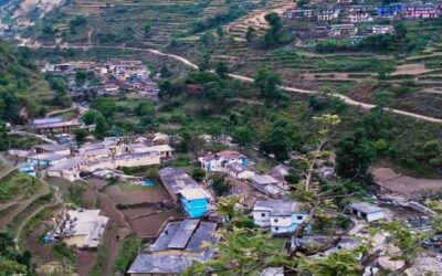 चमोली: तीन दिन बाद आपदा प्रभावित धुर्मा गांव पहुंचे जिला​धिकारी संदीप तिवारी, प्रभावितों की ली सुध–