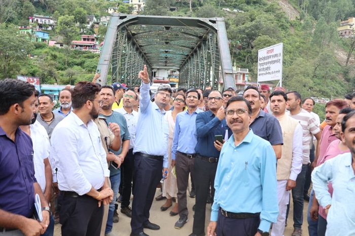 चमोली: अंतर मंत्रालयीय टीम ने आपदा प्रभावित थराली और नंदानगर क्षेत्र में किया स्थलीय से लेकर हवाई सर्वेक्षण–