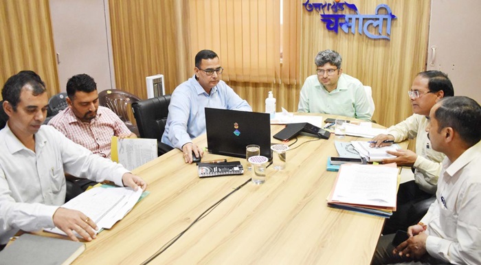 चमाेली: जिलाधिकारी ने की जल जीवन मिशन के कार्यों की समीक्षा, दिए निर्णाधीन योजनाओं को जल्द पूर्ण करने के निर्देश–