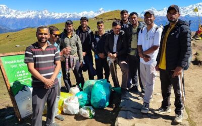 चमोली: युवा बनें पर्यावरण संरक्षण की मिशाल, रुद्रनाथ यात्रा पर गए, बुग्याल से एकत्रित किया कूड़ा–