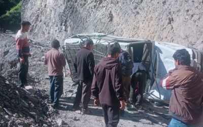 चमोली: वाहन केे ऊपर अचानक गिरी चट्टान, चालक गंभीर रुप से हुआ घायल, वाहन क्षतिग्रस्त–
