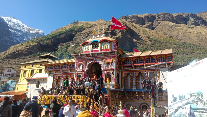 जय बदरीनाथ: शीतकाल के लिए बंद हुआ बदरीनाथ में वेद ऋचाओं का वाचन–