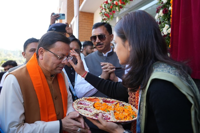 सीएम पुष्कर सिंह धामी का किया जोरदार स्वागत सीएम पुष्कर सिंह धामी का किया जोरदार स्वागत