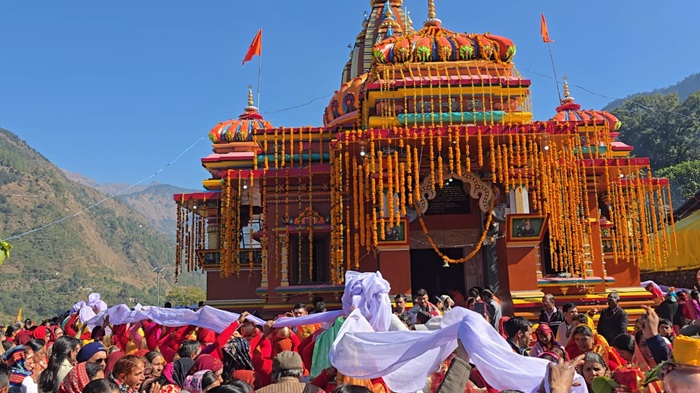 धार्मिक अनुष्ठान: त्यूंग गांव के तुंगेश्वर मंदिर में महायज्ञ, ​शिव महापुराण में 351 जलकलशों की निकली भव्य जलयात्रा–