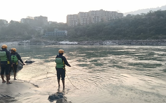 हादसा: गंगा में स्नान करते समय एक युवक लापता, एक को बचाया गया–