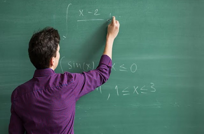 चमोली: ​शिक्षा विभाग के अजब-गजब कारनामे, प्रधानाचार्य के रिटायर होने पर वरिष्ठ के बजाय कनिष्ठ प्रवक्ता को सौंप दिया प्रधानाचार्य का कार्यभार–