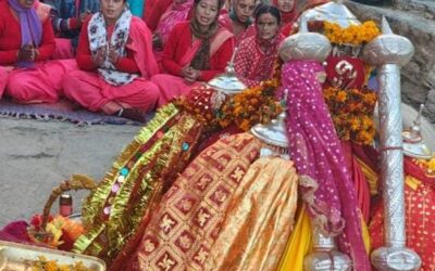 चमोली: टंगसा गांव पहुंची माता अनसूया की दिवारा यात्रा, भक्तों ने की पुष्पवर्षा–