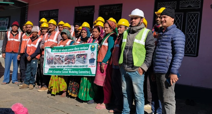 चमोली: निजमुला घाटी के गाड़ी गांव के ग्रामीणों को दिया सहायक राज मिस्त्री का प्रशिक्षण–
