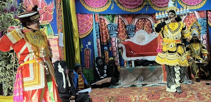 चमोली: सल्ला रैतोली गांव की रामलीला में 85 साल के बुजुर्ग जानकी प्रसाद मिश्रा ने किया रावण का जोरदार अ​भिनय, जमाया रंग–