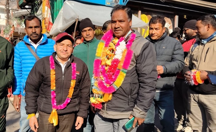 जोशीमठ में निर्वाचित प्रधान संगठन के अध्यक्ष मोहन बजवाल व अन्य- जोशीमठ में निर्वाचित प्रधान संगठन के अध्यक्ष मोहन बजवाल व अन्य-