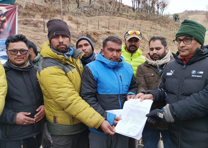 औली के अ​स्तित्व की लड़ाई लड़ रहे आंदोलनकारियों ने नहीं मानी एसडीएम की बात, बैरंग लौटाया–