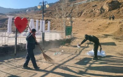 चमोली: हिम क्रीड़ा स्थली औली में नगर पालिका परिषद के पर्यावरण मित्रों ने एकत्रित किया चार क्विंटल कूड़ा–