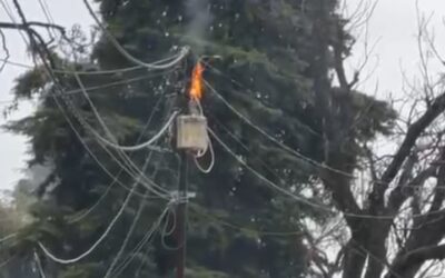 चमोली: बारिश के बीच बिजली की लाइन पर हुआ शॉर्ट सर्किट, तारों पर लगी आग, देखें वीडियो–