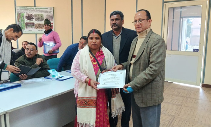 सम्मान: डाबर इंडिया ने जड़ी-बूटी की खेती और संरक्षण में जुटी पांच संस्थाओं और 11 प्रगतिशील किसानों को किया सम्मानित–