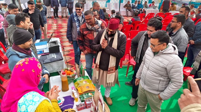 चमोली: ज्योतिर्मठ के न्याय पंचायत पांडुकेश्वर में जन-जन के द्वार कार्यक्रम के तहत लगा बहुउद्देशीय शिविर–