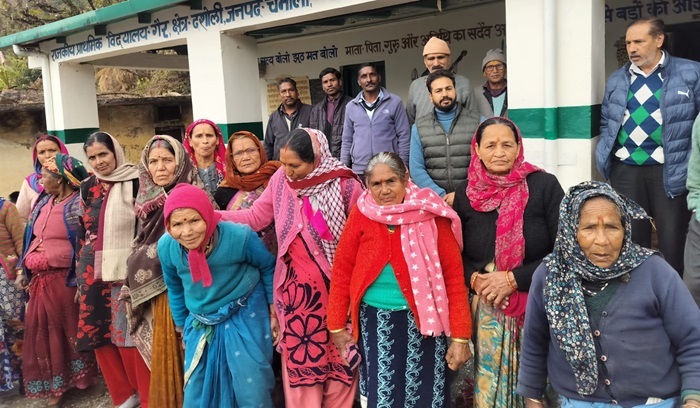 चौपाल: सड़क के लिए आंदोलन के मूड़ में गैर गांव के ग्रामीण–