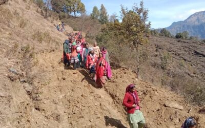 चमोली: पोखरी के डुंगरी गांव में वन विभाग व ग्रामीणों में तीखी नोखझोंक, ग्रामीणों ने रोका सड़क निर्माण कार्य–