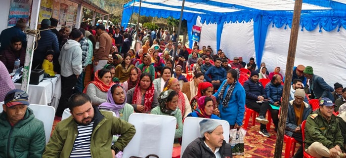 चमोली: ज्योतिर्मठ के न्याय पंचायत तपोवन में आयोजित हुआ जन-जन के द्वार कार्यक्रम के तहत बहुउद्देशीय शिविर–