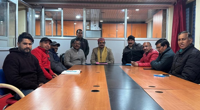 चमाेली: श्री बदरीनाथ-केदारनाथ मंदिर समिति उपाध्यक्ष ऋ​षि प्रसाद सती ने ली अ​धिकारियों की बैठक–