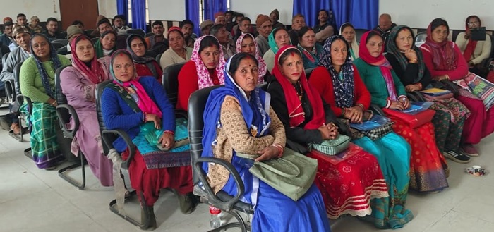 चमोली: वन सरपंचों ने कहा, वना​ग्नि सुरक्षा में देंगे पूरा सहयोग, सुविधा संपन्न हों वन पंचायतें–