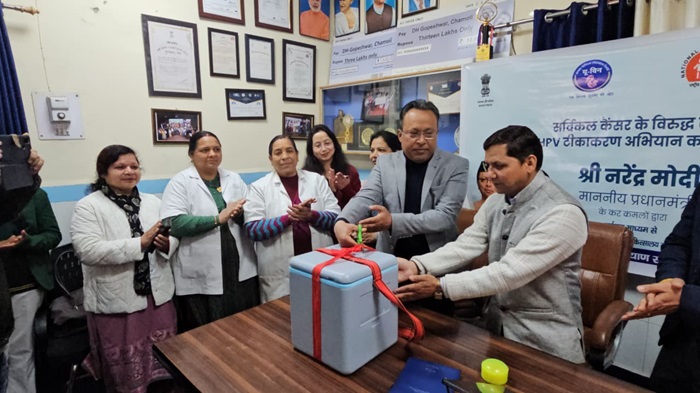 चमोली: स्वास्थ्य विभाग चमोली ने सर्वाइकल कैंसर रोकथाम हेतु विशेष टीकाकरण अभियान का किया शुभारंभ–