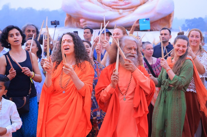 योग ध्यान: परमार्थ निकेतन में सात दिवसीय अंतरराष्ट्रीय योग महोत्सव का हुआ रंगारंग आगाज–