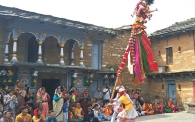 यात्रा: जिलासू की मां चंडिका की यात्रा पहुंची गोपेश्वर, भक्ताें ने किया फूल मालाओं से स्वागत–